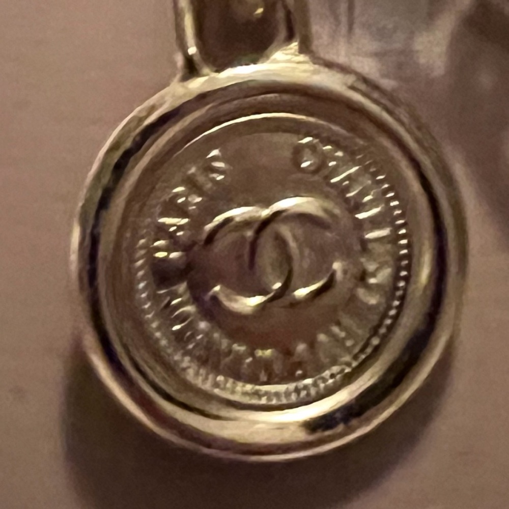 CHANEL Black Leather Belt with Gold Chain & Dangling Round Chanel Medallion - Picture 8 of 15